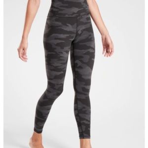 Elation Camo High Waisted 7/8 leggings